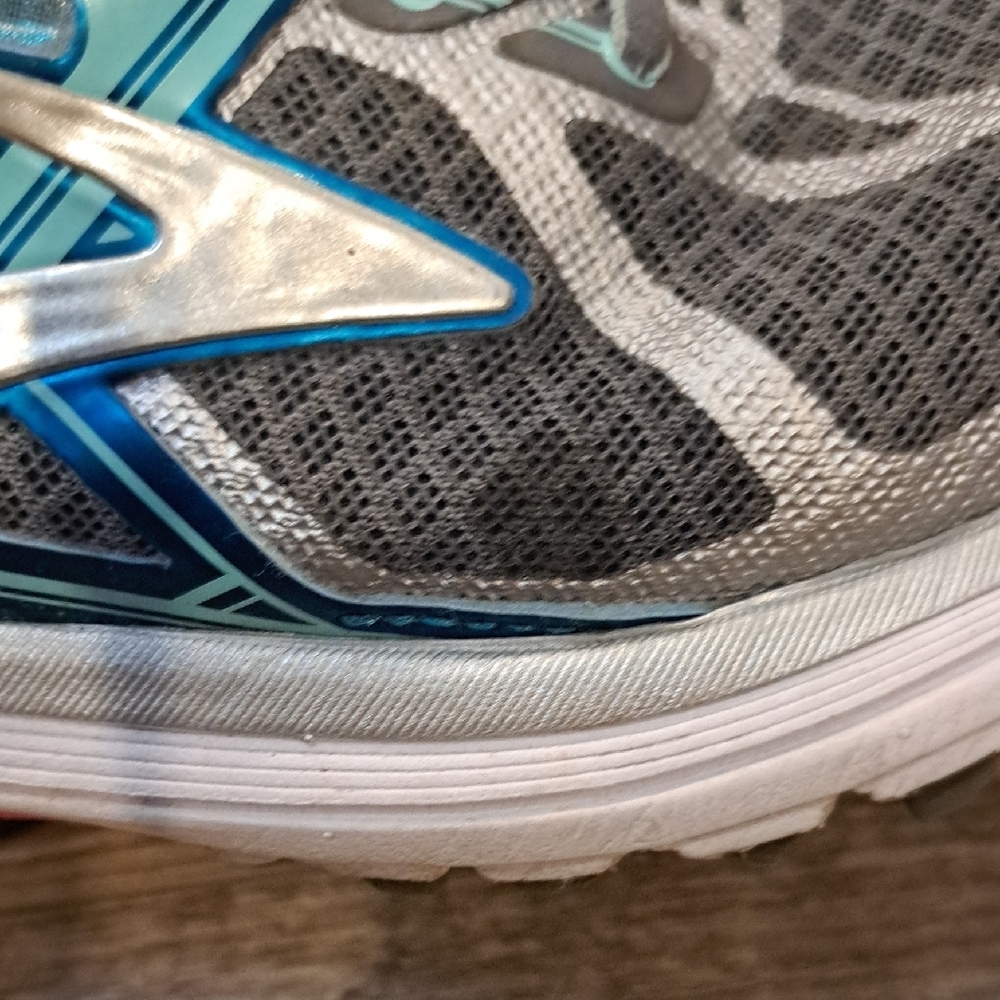 Brooks Gray and Coral R7 Athletic Shoes - Picture 4 of 9